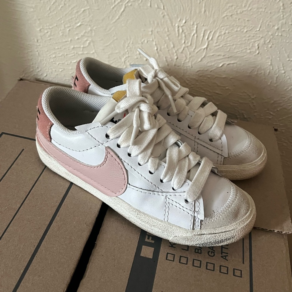 Nike White and Pink Sneakers Classic Low-Top Design